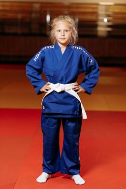 Photo http://static.kintayo.com/images/judo/kids/350/Blue/Judo_girl_blue_350gsm_1.jpg