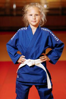 Photo http://static.kintayo.com/images/judo/kids/350/Blue/Judo_girl_blue_350gsm_2.jpg