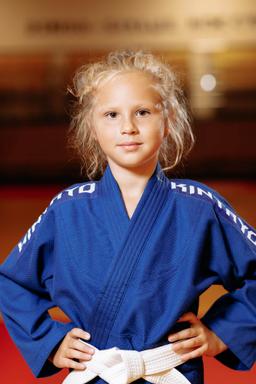 Photo http://static.kintayo.com/images/judo/kids/350/Blue/Judo_girl_blue_350gsm_3.jpg