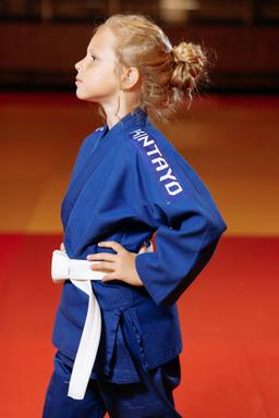 Photo http://static.kintayo.com/images/judo/kids/350/Blue/Judo_girl_blue_350gsm_4.jpg