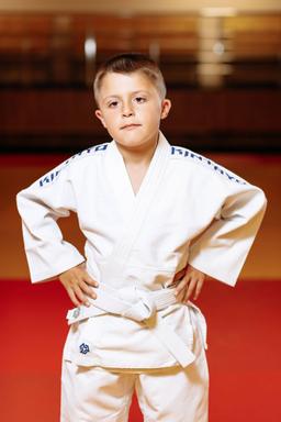 Photo http://static.kintayo.com/images/judo/kids/350/White/Judo_boy_white_350gsm_2.jpg