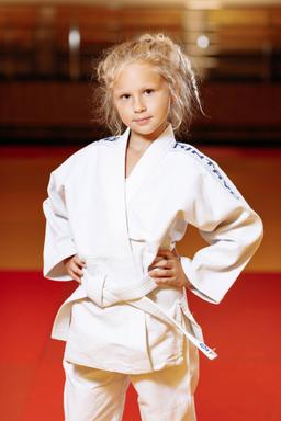 Photo http://static.kintayo.com/images/judo/kids/350/White/Judo_girl_white_350gsm_2.jpg