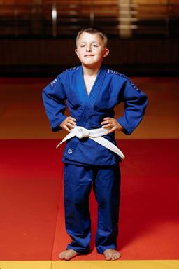 Photo http://static.kintayo.com/images/judo/kids/450/Blue/Judo_boy_blue_450gsm_1.jpg
