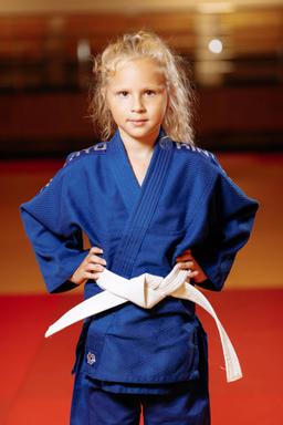 Photo http://static.kintayo.com/images/judo/kids/450/Blue/Judo_girl_blue_450gsm_2.jpg