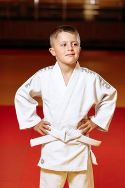 Photo http://static.kintayo.com/images/judo/kids/450/White/Judo_boy_white_450gsm_2.jpg