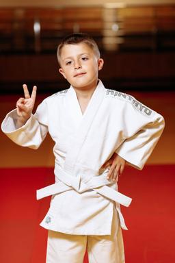 Photo http://static.kintayo.com/images/judo/kids/450/White/Judo_boy_white_450gsm_3.jpg