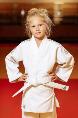 Photo http://static.kintayo.com/images/judo/kids/450/White/Judo_girl_white_450gsm_2.jpg
