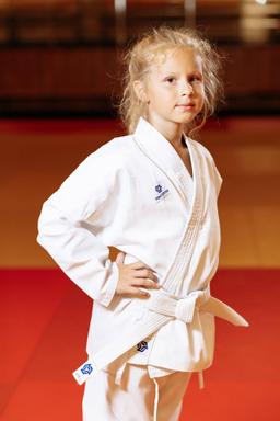 Photo http://static.kintayo.com/images/karate/kids/Karate_girl_240gsm_3.jpg