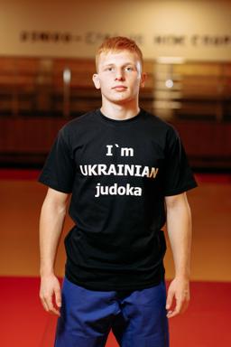 Photo http://static.kintayo.com/images/t-shirts/adults/i_ukr_judoka/Black_ukr_judoka_1.jpg