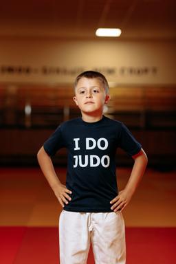Photo http://static.kintayo.com/images/t-shirts/kids/i_do_judo/Blue_do_judo_1.jpg