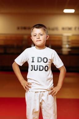 Photo http://static.kintayo.com/images/t-shirts/kids/i_do_judo/White_do_judo_1.jpg