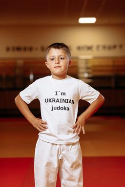 Photo http://static.kintayo.com/images/t-shirts/kids/i_ukr_judoka/White_ukr_judoka_1.jpg
